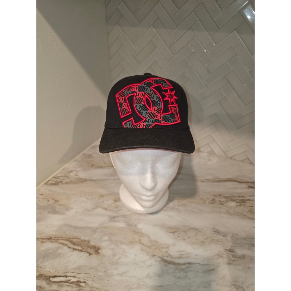DC Shoes Youth Flexfit Black Hat Red Logo Fitted Baseball Cap